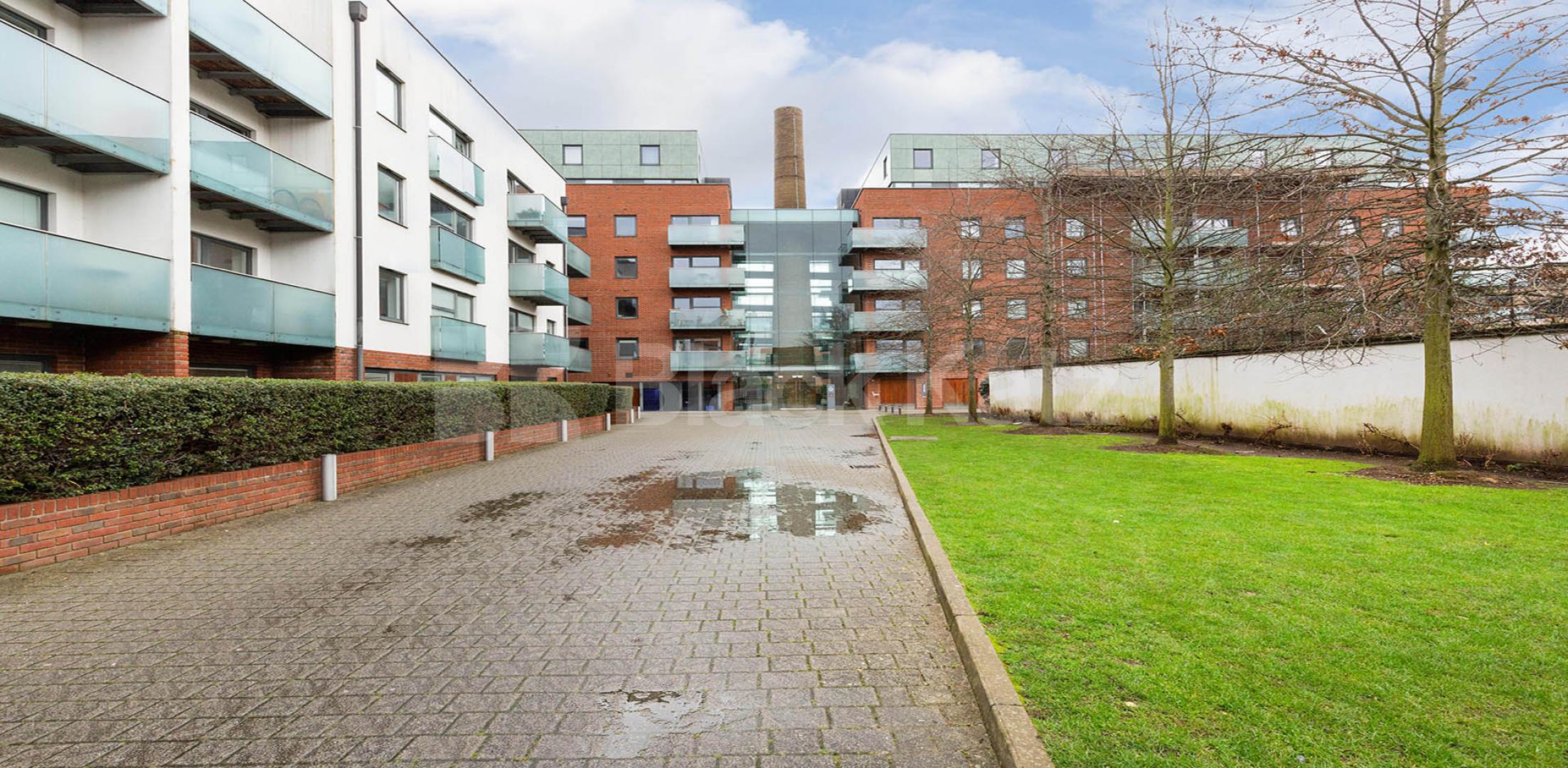 			3 Bedroom, 2 bath, 1 reception Flat			 Tiltman Place, Holloway